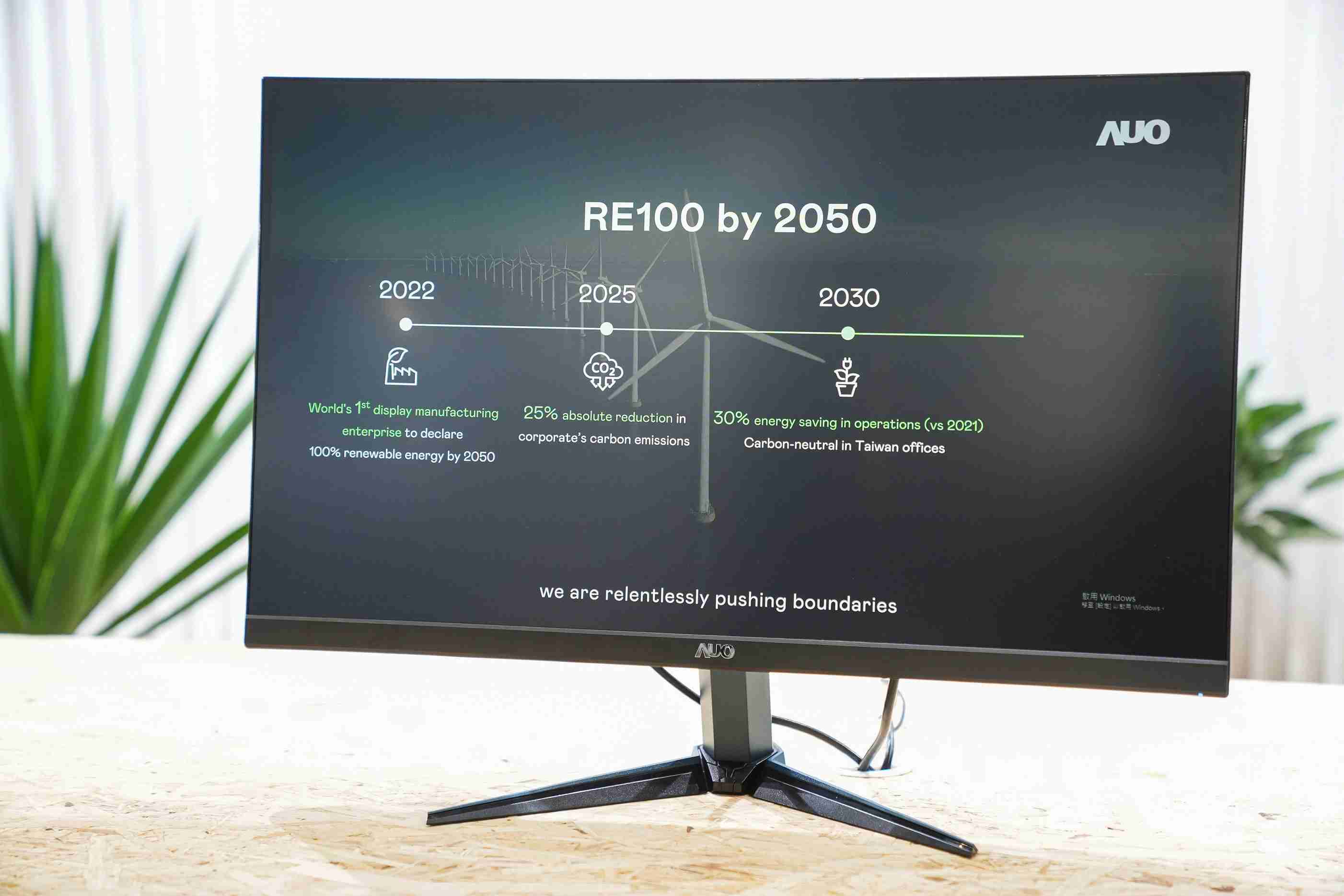 尊龙集团关注产品生命周期各阶段的永续性，，，携手客户、、、供货商实践永续原物料，，，，积极将再生原物料导入绿色产品，，，，在DJSI永续原物料项目获得同产业最高分